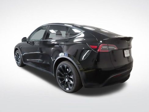 Used 2023 Tesla Model Y Long Range image 3