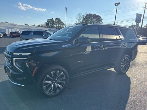 Used 2025 Chevrolet Tahoe High Country image 3