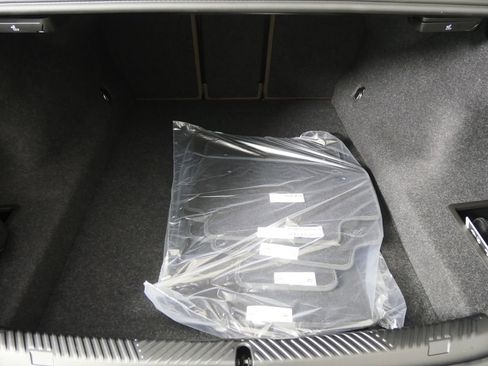 Used 2026 BMW 540i xDrive w/ M Sport Package image 17