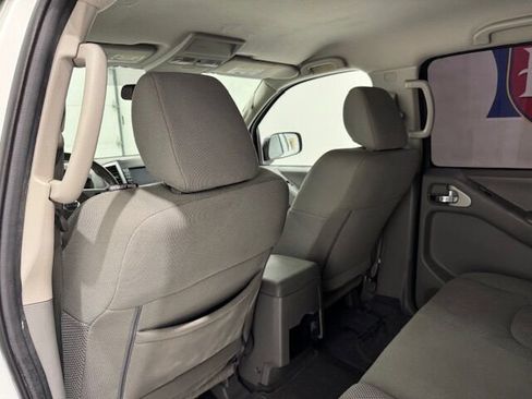 Used 2019 Nissan Frontier SV image 16