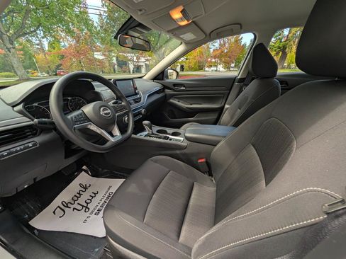 Used 2025 Nissan Altima 2.5 SV AWD/4WD image 7