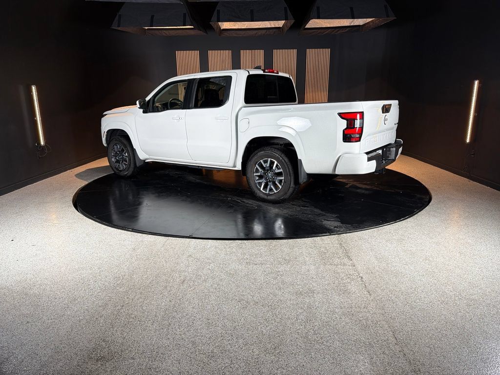 Used 2024 Nissan Frontier SL w/ Technology Package AWD/4WD image 4