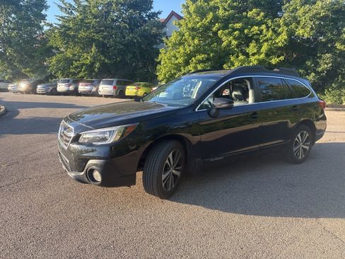 Used 2018 Subaru Outback 3.6R Limited AWD/4WD image 13