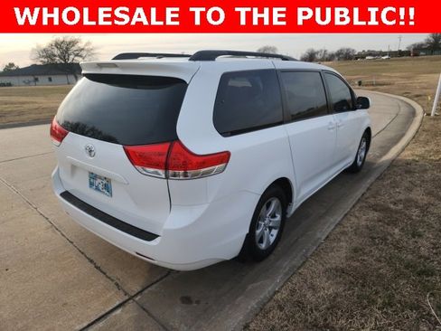Used 2011 Toyota Sienna LE image 3