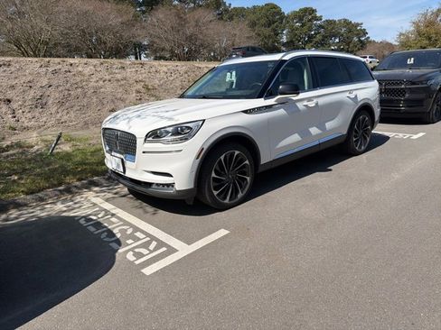 Used 2023 Lincoln Aviator Reserve w/ Equipment Group 201A image 2