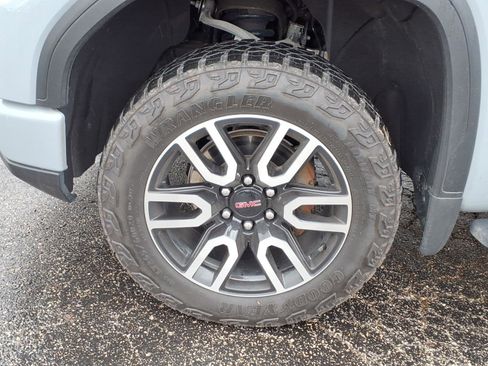 Used 2024 GMC Sierra 1500 AT4 w/ Technology Package image 32