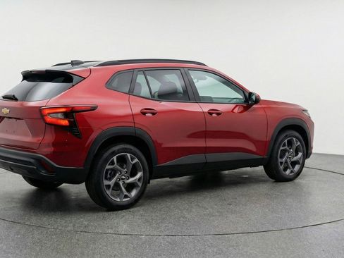 Used 2025 Chevrolet Trax LT image 9