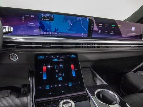 Used 2025 Cadillac Escalade Sport w/ Touring Package image 27