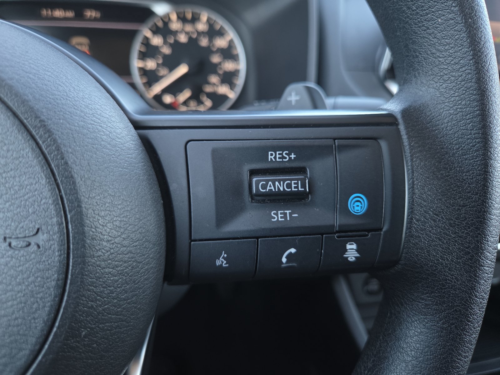 Used 2024 Nissan Rogue SV AWD/4WD image 18