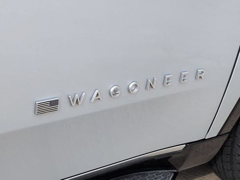Used 2024 Jeep Wagoneer 4WD image 6