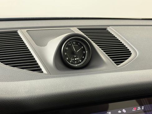 New 2025 Porsche Macan image 21