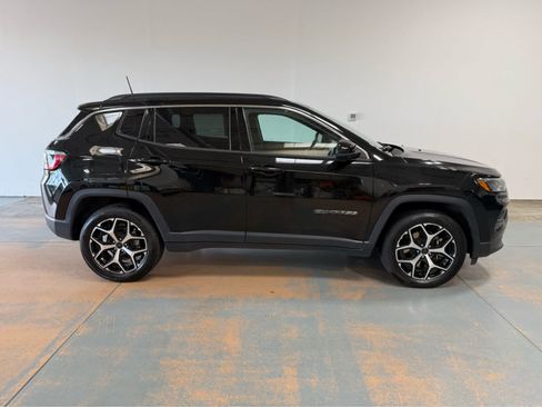 Used 2025 Jeep Compass Limited AWD/4WD image 6