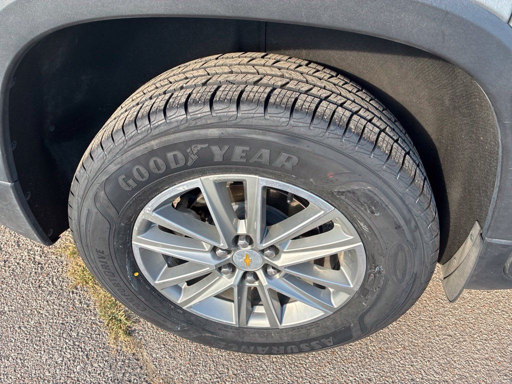 Used 2023 Chevrolet Traverse LT FWD image 10