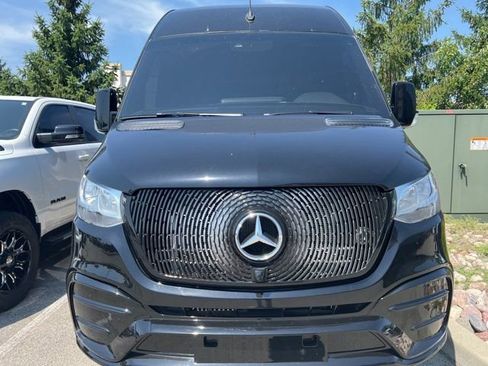 Used 2021 Mercedes-Benz Sprinter 3500 w/ Comfort Plus Package image 2
