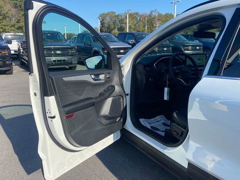 New 2025 Ford Escape SE w/ PHEV Premium Package image 13