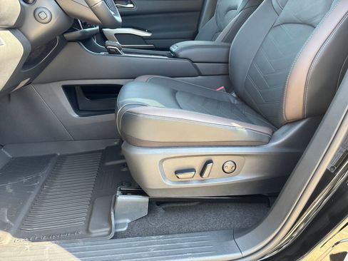 New 2025 Nissan Pathfinder Platinum w/ Cargo Package image 15