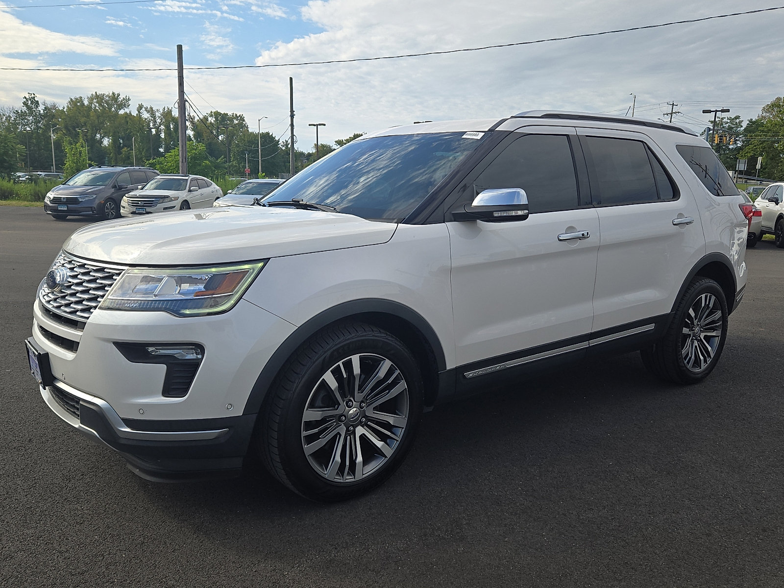 Used 2019 Ford Explorer Platinum AWD/4WD image 3