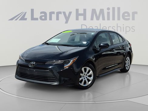 Certified 2025 Toyota Corolla LE FWD image 1
