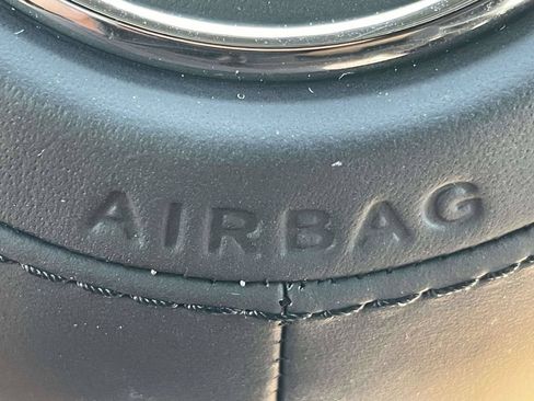 Used 2025 Mercedes-Benz GLS 450 4MATIC image 27