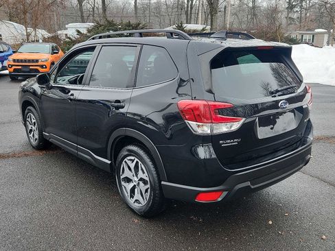 Used 2023 Subaru Forester Premium image 4