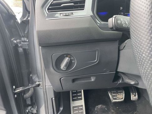 Used 2024 Volkswagen Tiguan SE R-Line w/ MDO Package, Three-Row FWD image 32
