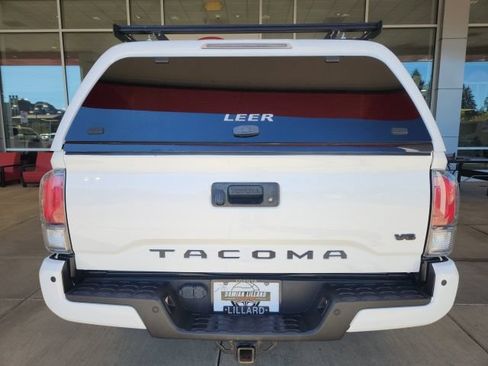 Certified 2022 Toyota Tacoma TRD Off-Road w/ Technology Package AWD/4WD image 13