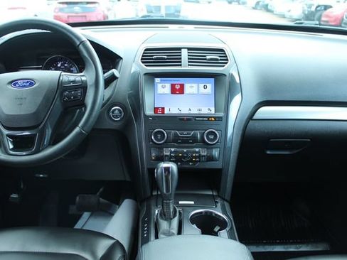 Used 2019 Ford Explorer XLT w/ Equipment Group 202A FWD image 17