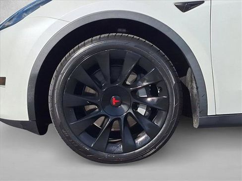 Used 2023 Tesla Model Y Long Range AWD/4WD image 24
