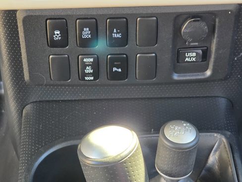 Used 2013 Toyota FJ Cruiser 4WD image 18