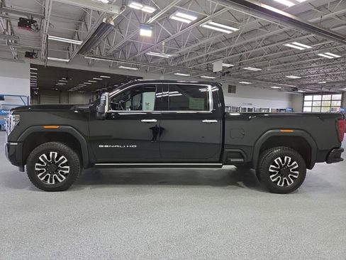 Used 2024 GMC Sierra 2500 Denali Ultimate AWD/4WD image 4