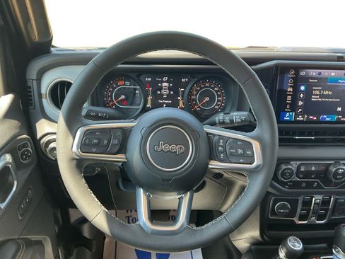 Used 2025 Jeep Wrangler Unlimited Sahara AWD/4WD image 12