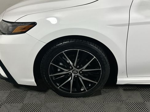 Used 2023 Toyota Camry SE w/ Audio Upgrade Package FWD image 11