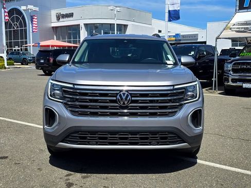 Used 2024 Volkswagen Atlas SE AWD/4WD image 2