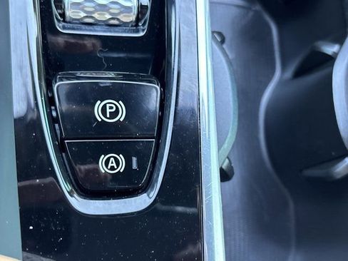 Used 2019 Volvo XC60 T5 Momentum w/ Multimedia Package image 39