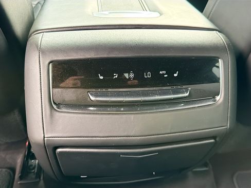 Used 2023 Cadillac Escalade ESV Sport Platinum w/ LPO, ONYX Package AWD/4WD image 19