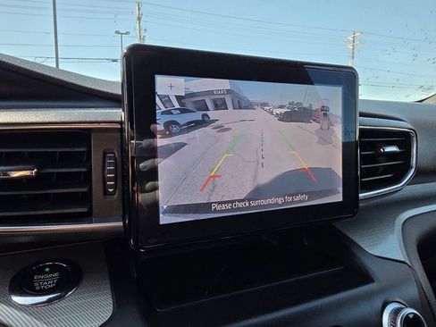 Used 2020 Ford Explorer XLT w/ Equipment Group 202A image 16