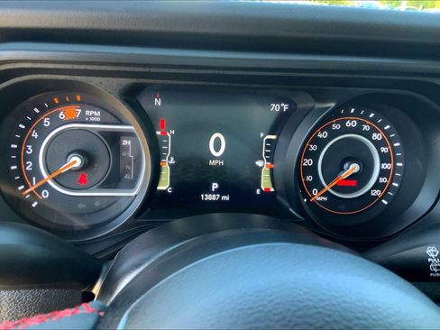 Used 2025 Jeep Wrangler Unlimited Rubicon image 25