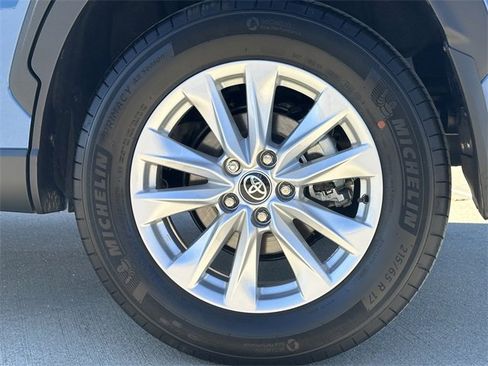 Used 2026 Toyota Corolla Cross LE image 9