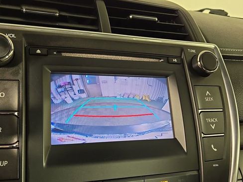 Used 2015 Toyota Camry LE image 17