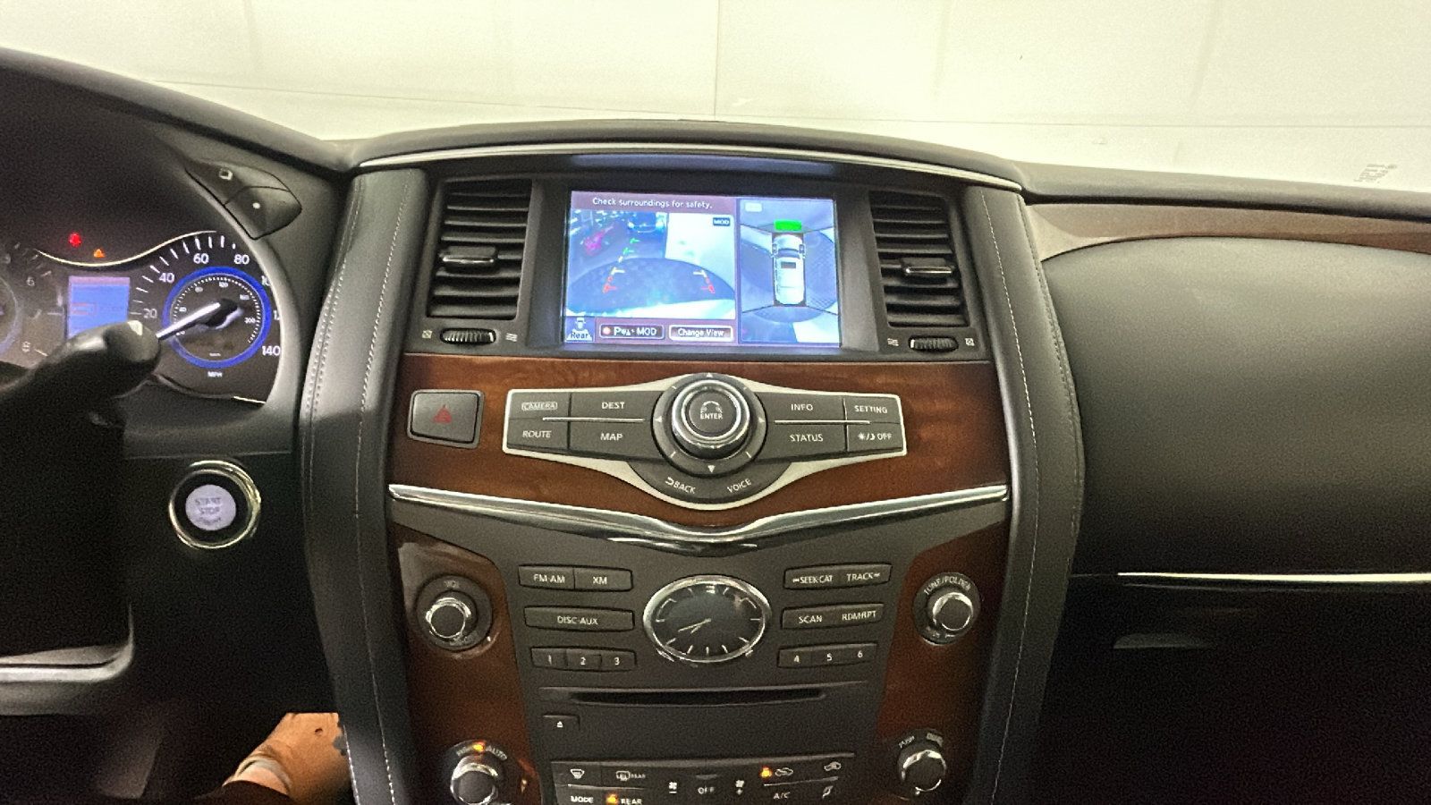 Used 2017 INFINITI QX80 4WD image 26
