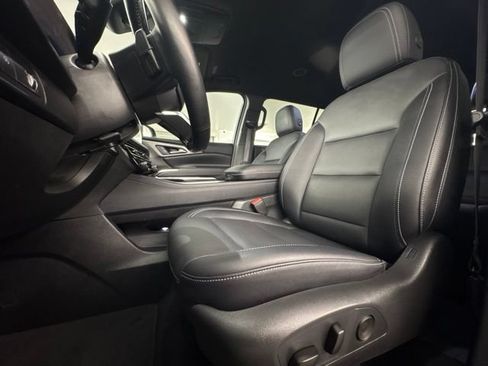 Used 2025 Chevrolet Traverse LT FWD image 16