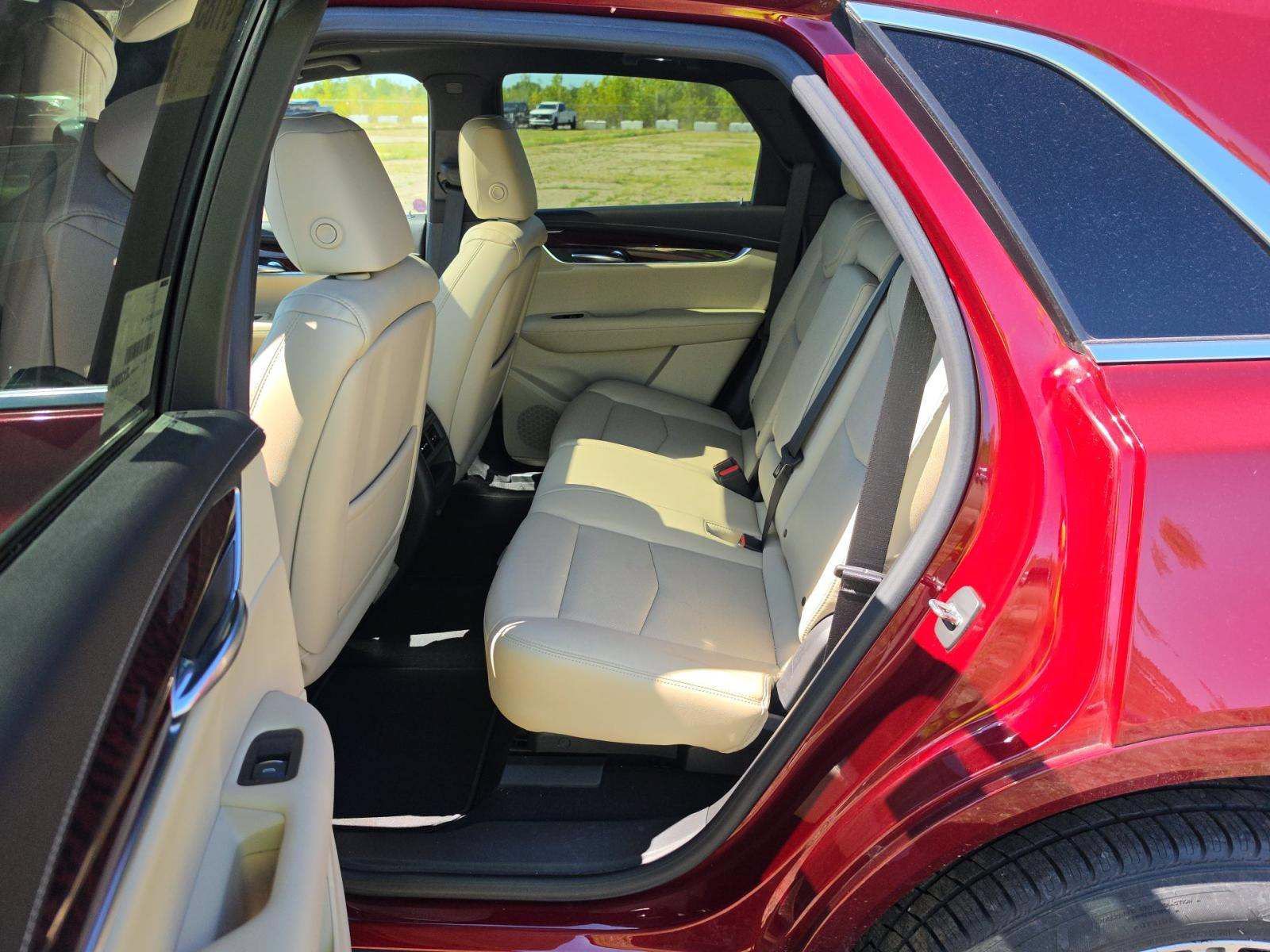 Used 2018 Cadillac XT5 Luxury w/ Driver Awareness Package AWD/4WD image 8