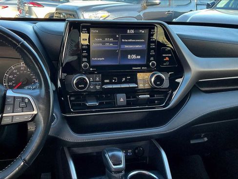 Used 2022 Toyota Highlander LE FWD image 7