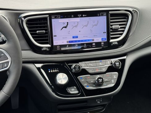New 2026 Chrysler Pacifica Select image 16