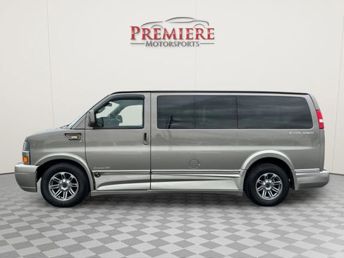 Used 2019 Chevrolet Express 2500 w/ Enhanced Convenience Package RWD image 5