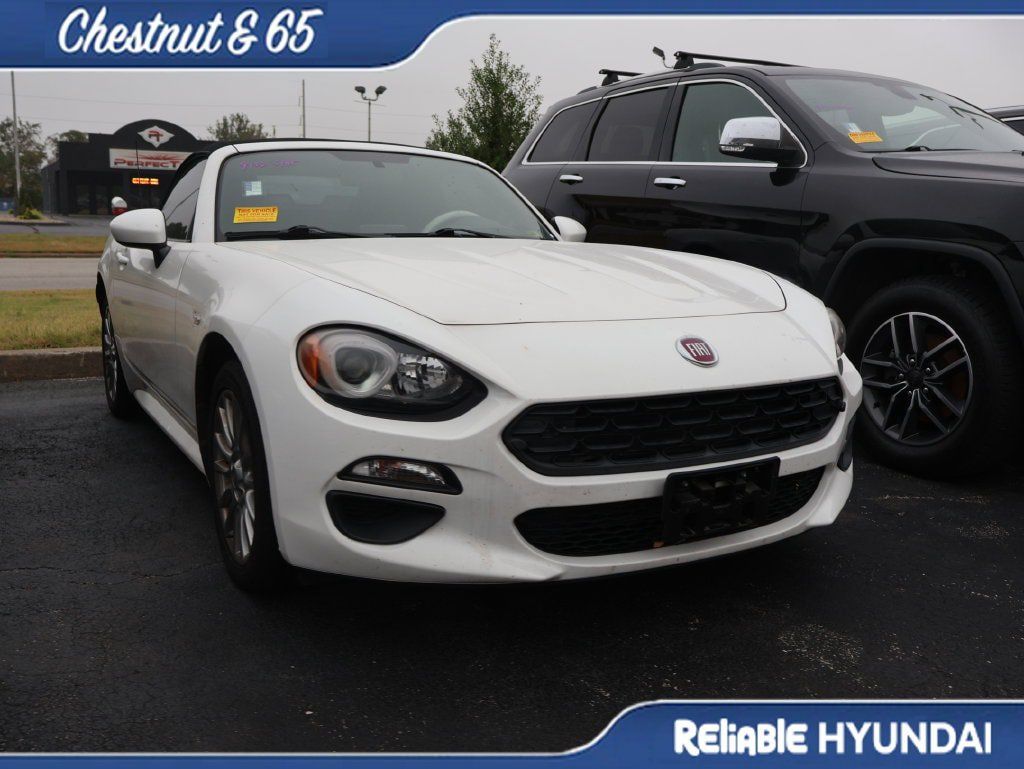 Used 2017 FIAT 124 Spider Classica RWD image 2
