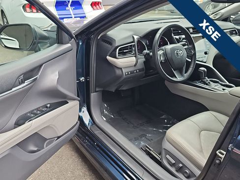 Used 2019 Toyota Camry XSE FWD image 10