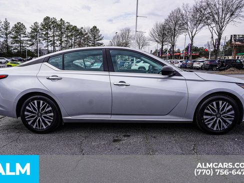 Used 2024 Nissan Altima 2.5 SV FWD image 9