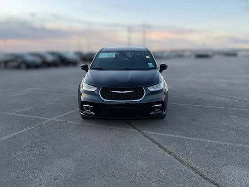 New 2026 Chrysler Pacifica Select image 2