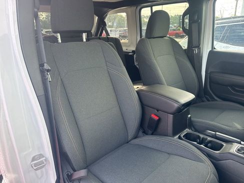 Used 2025 Jeep Wrangler Unlimited Sahara w/ Safety Group AWD/4WD image 5